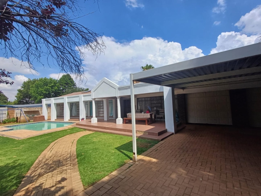 4 Bedroom Property for Sale in Flamwood North West